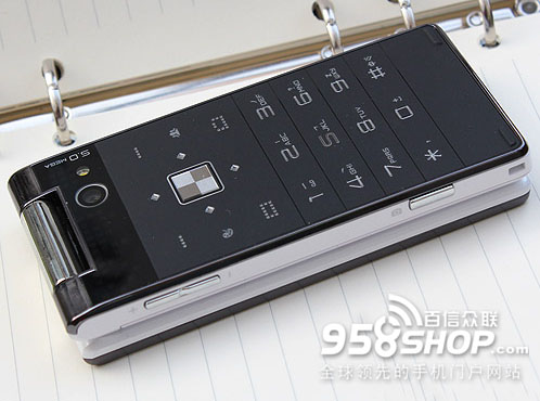创新360度旋转翻盖完美设计 联想s910折叠手机
